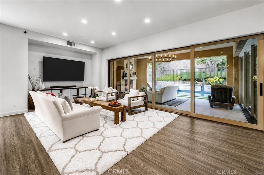 5577 Heritage Oak