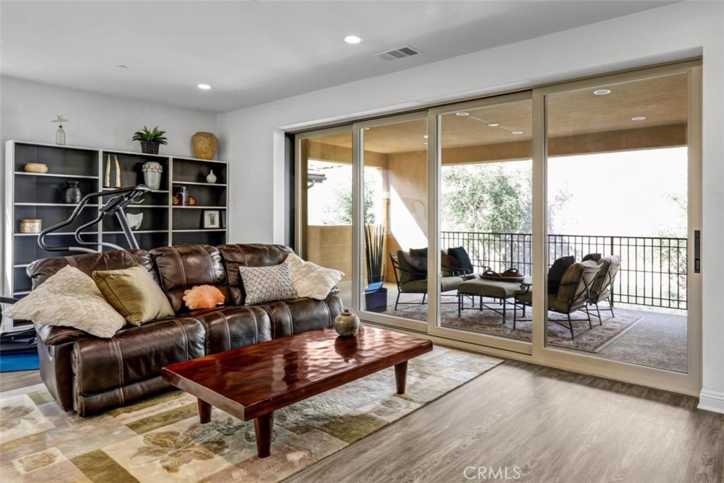 5577 Heritage Oak
