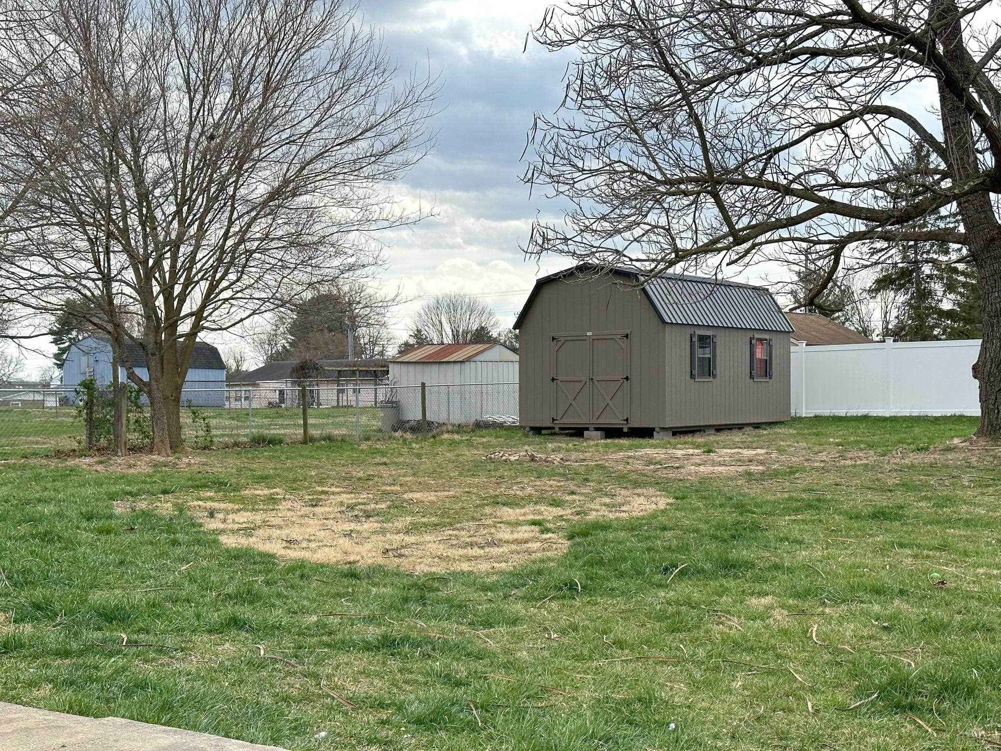 76 HILLSIDE DR