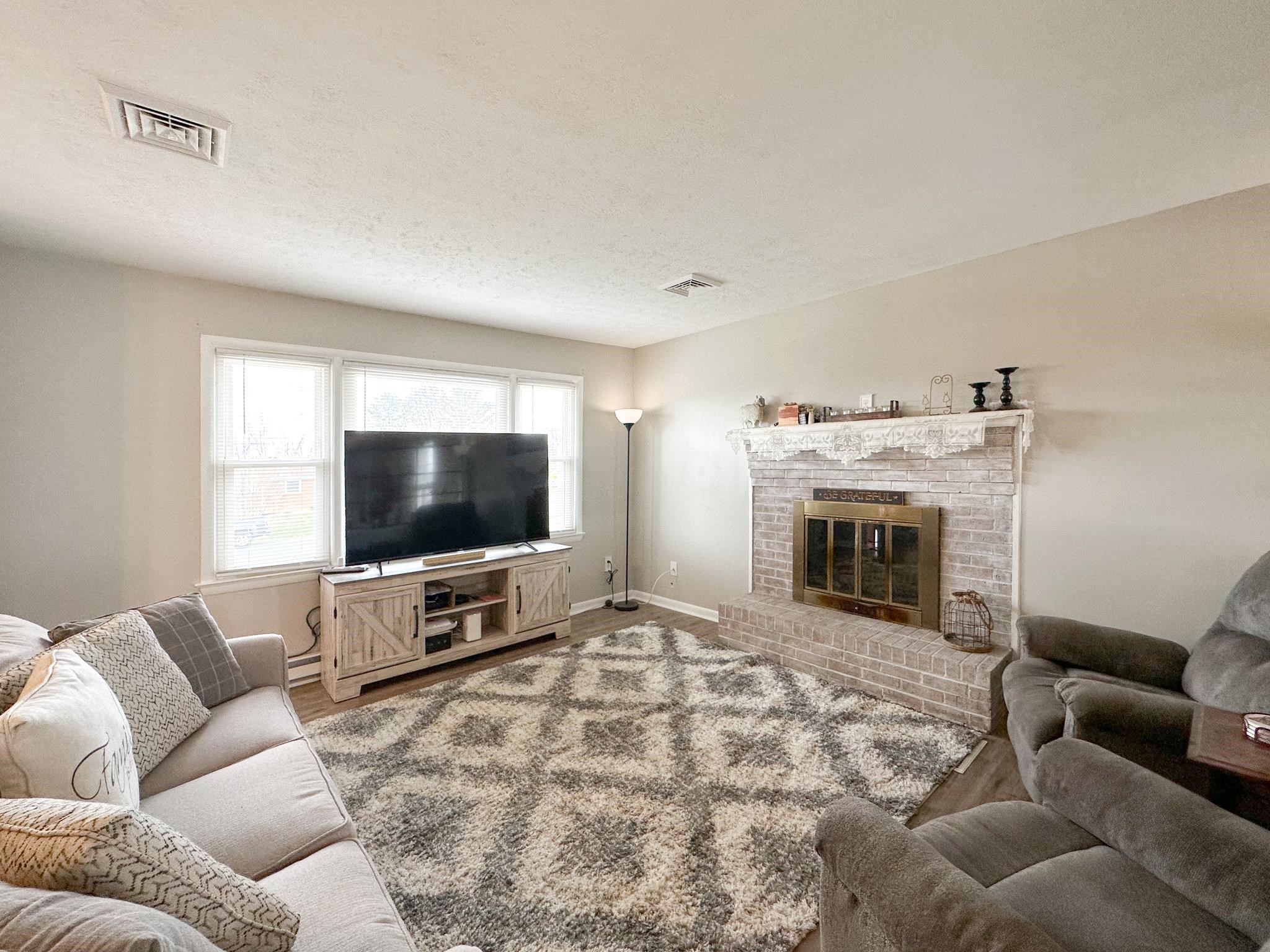 76 HILLSIDE DR
