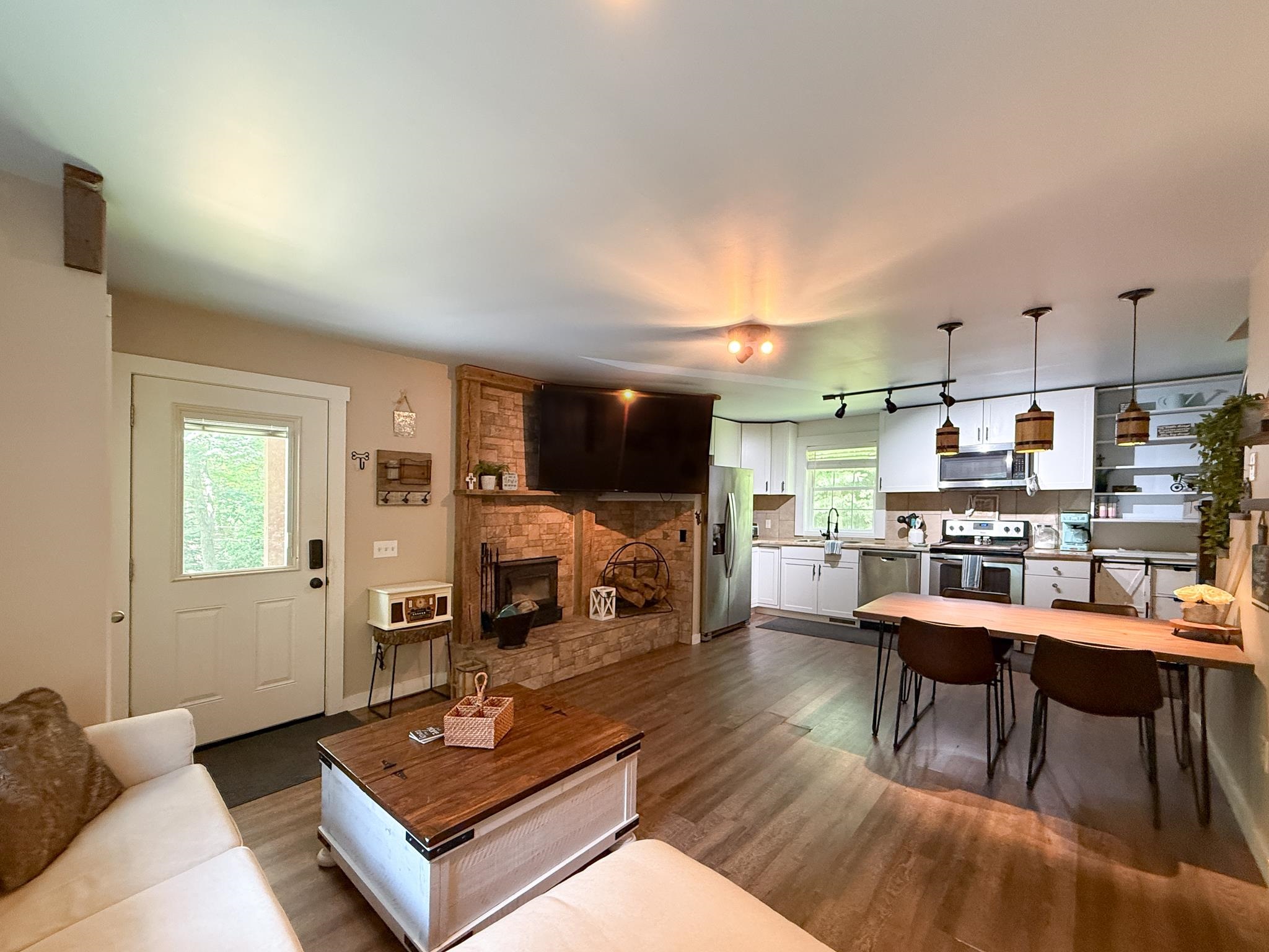 323 DEER TRAIL DR
