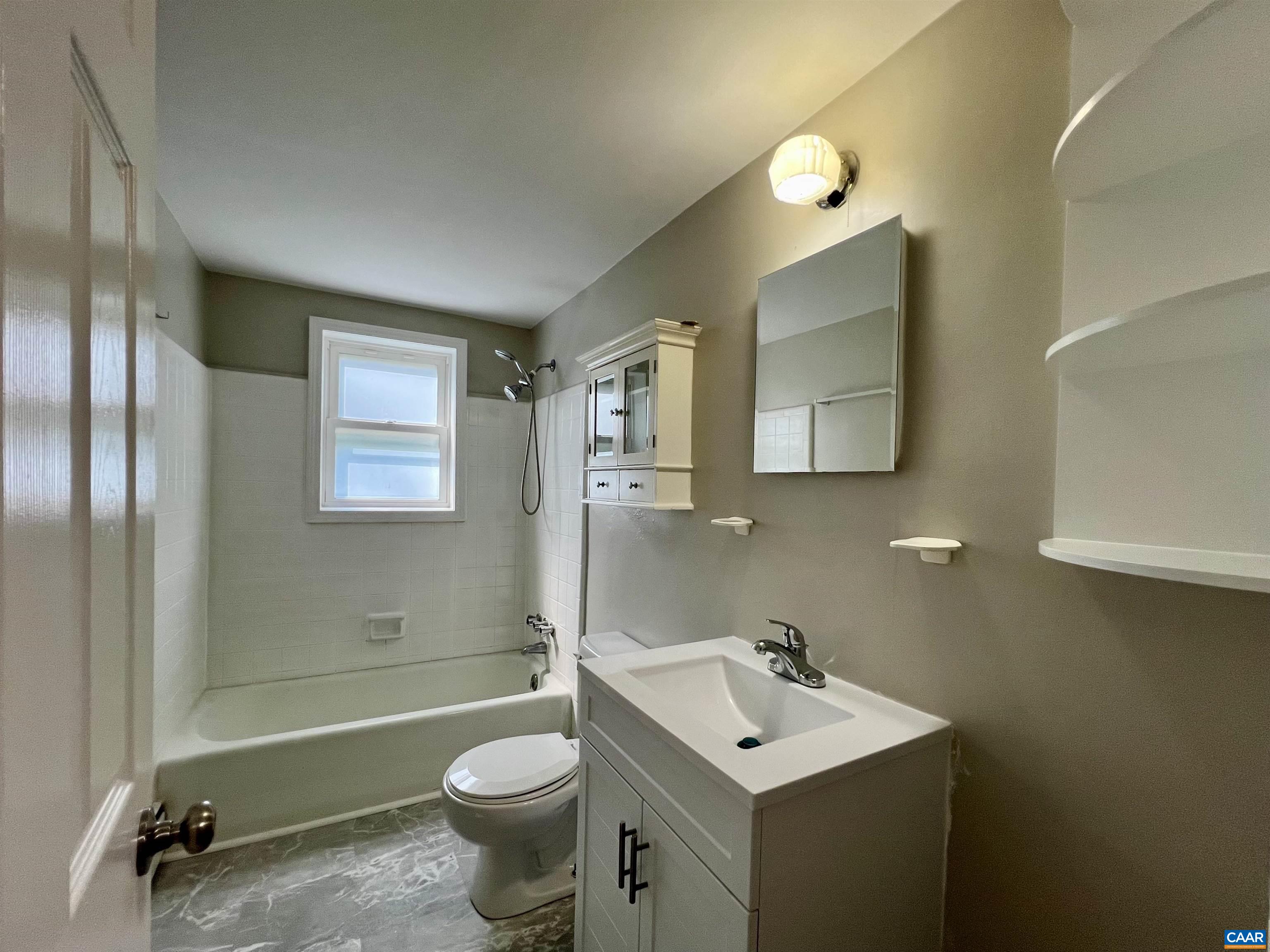 2525 WOODLAND DR Unit: B