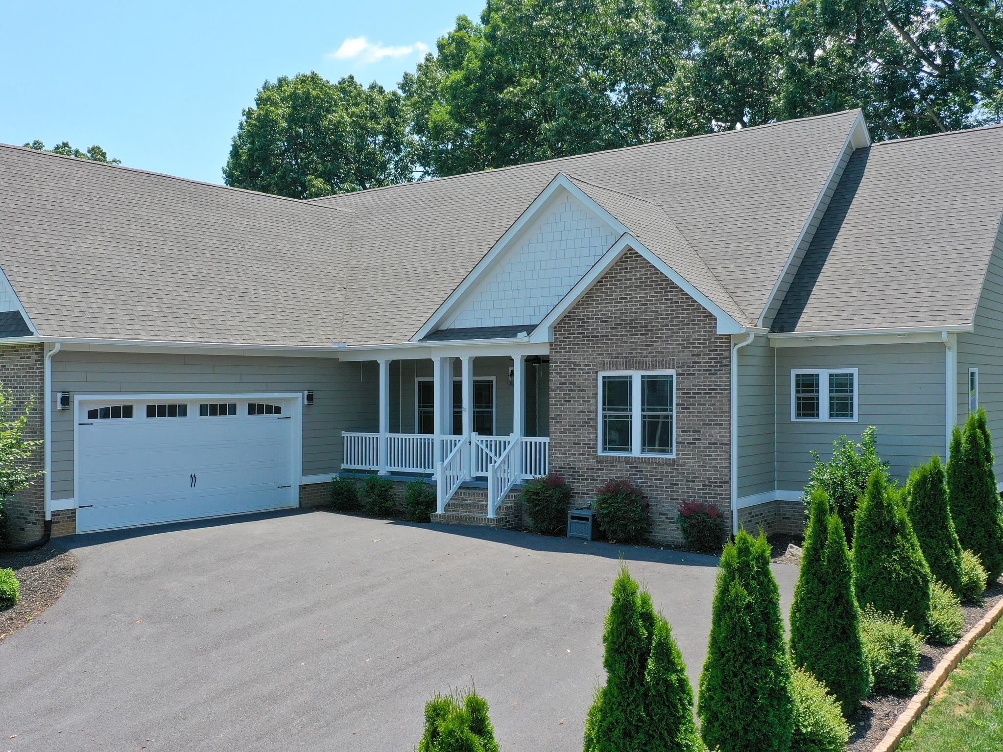 312 STONEWALL DR