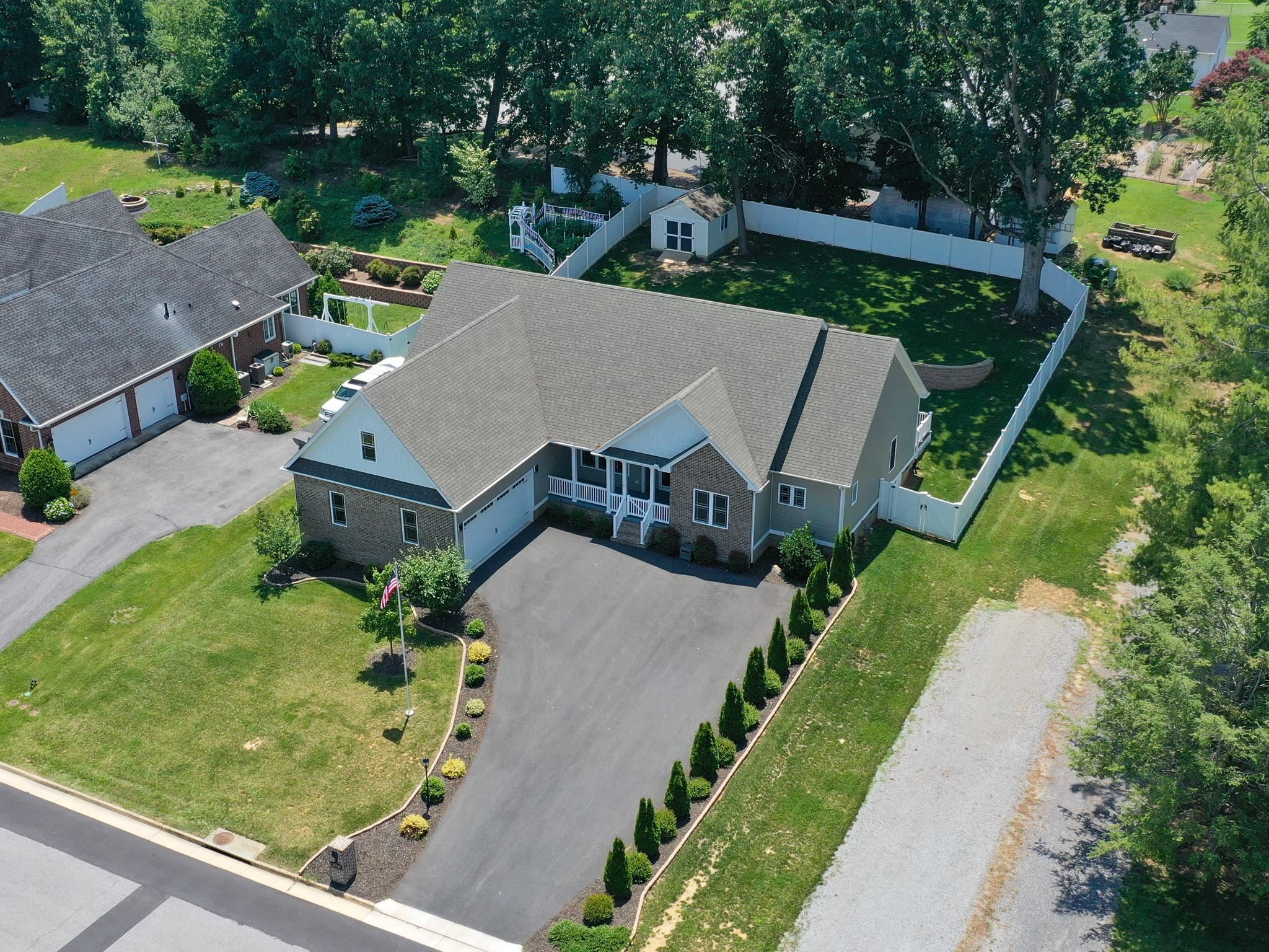 312 STONEWALL DR
