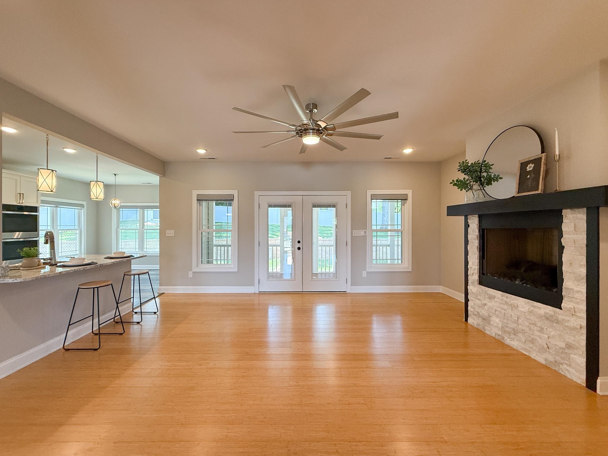 312 STONEWALL DR