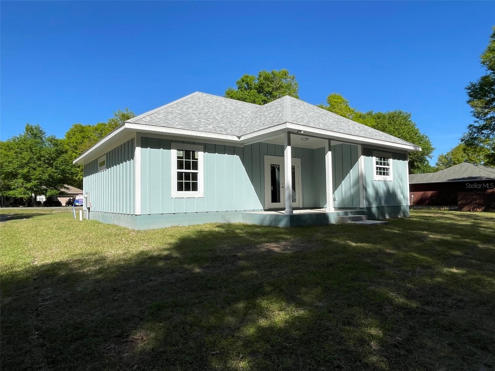 179 SW GREENWOOD TER