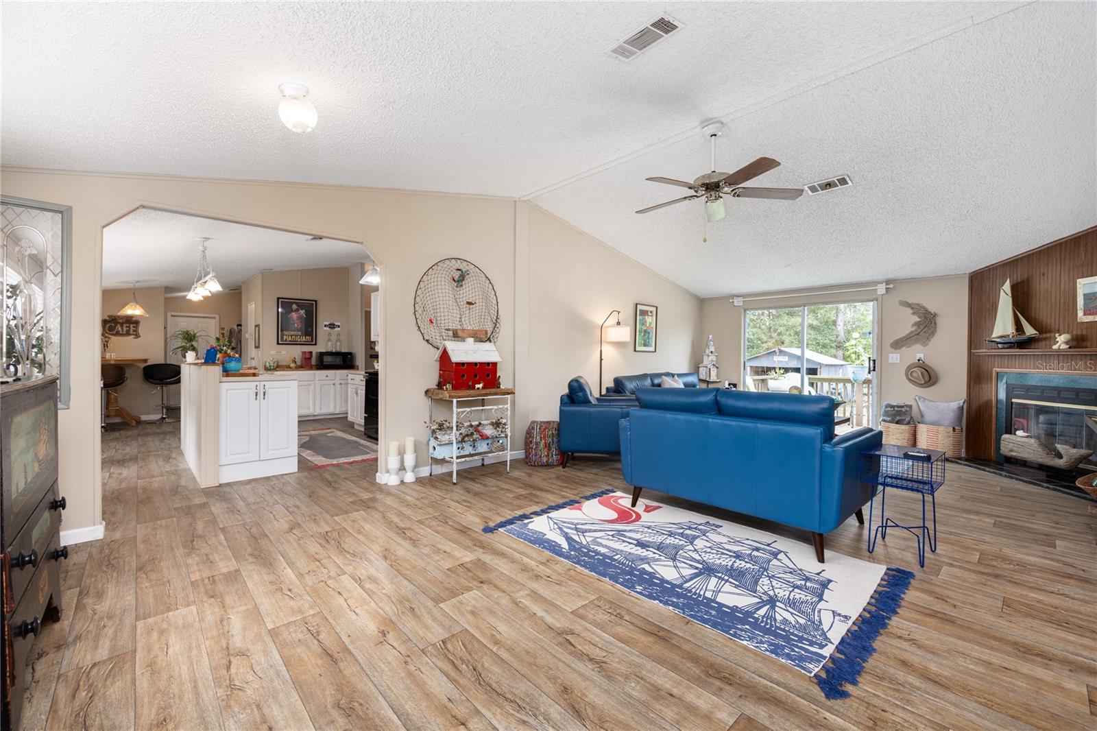 128 SW NANTUCKETT PL