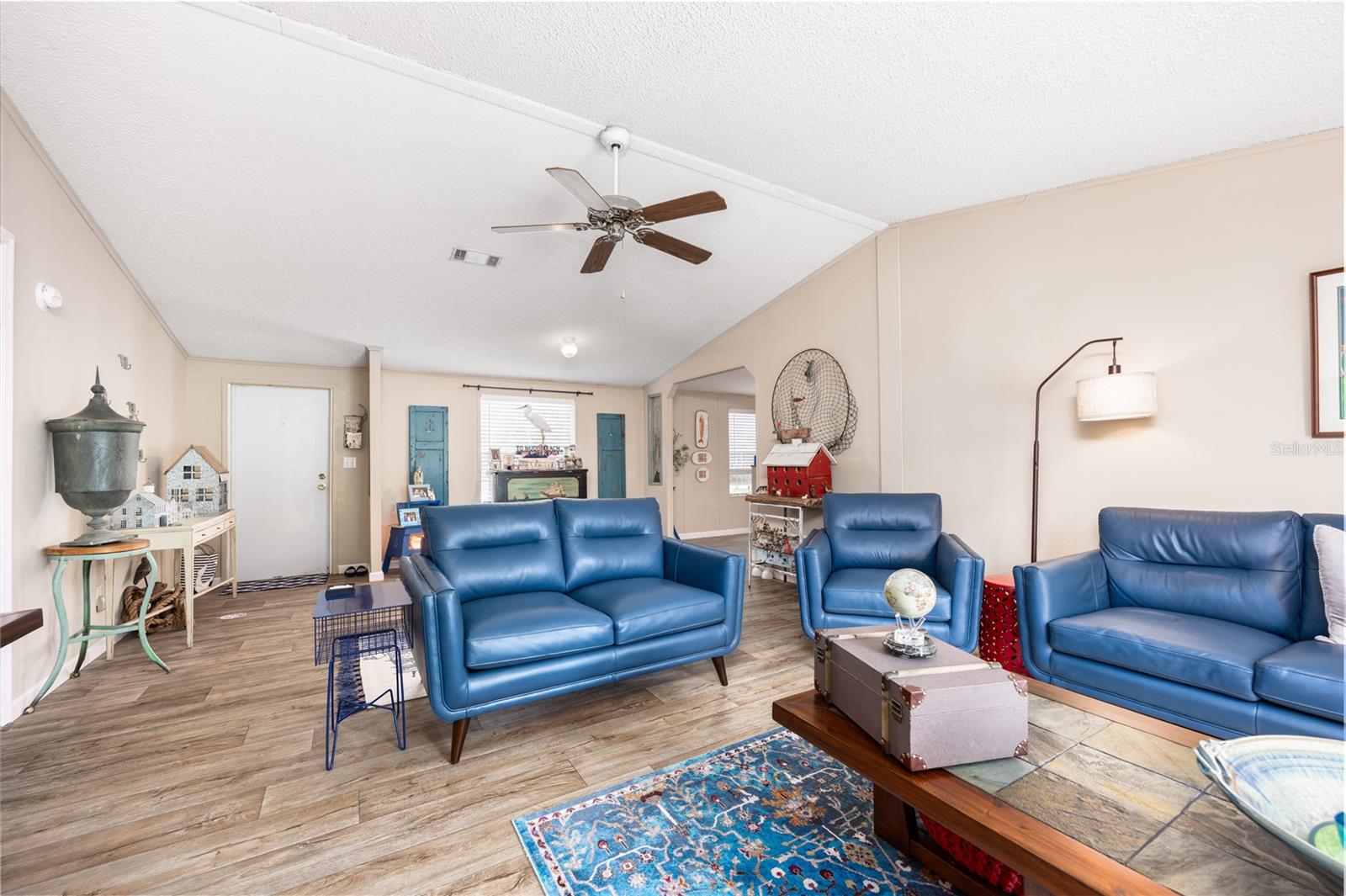 128 SW NANTUCKETT PL