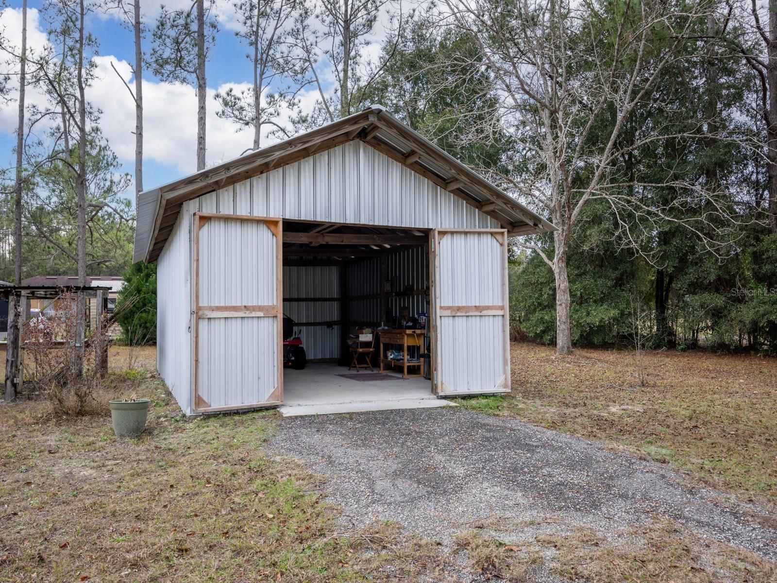 128 SW NANTUCKETT PL