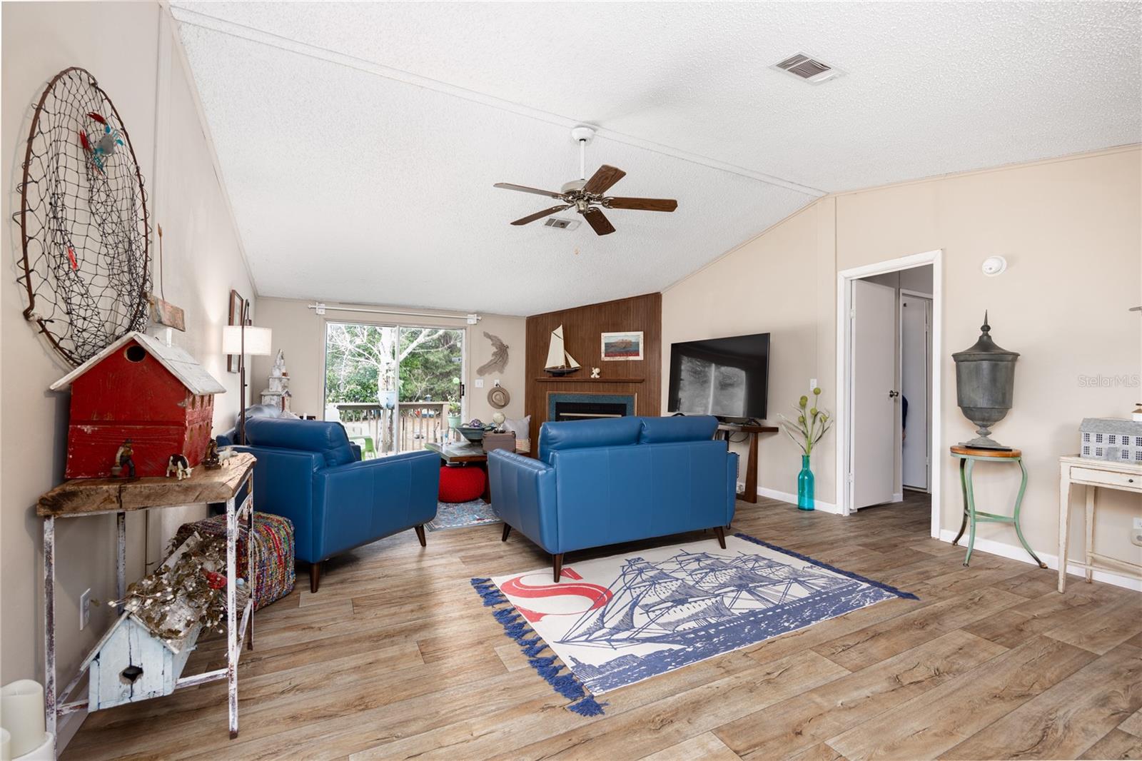 128 SW NANTUCKETT PL