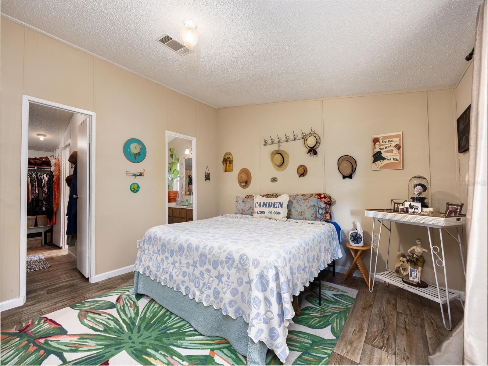 128 SW NANTUCKETT PL