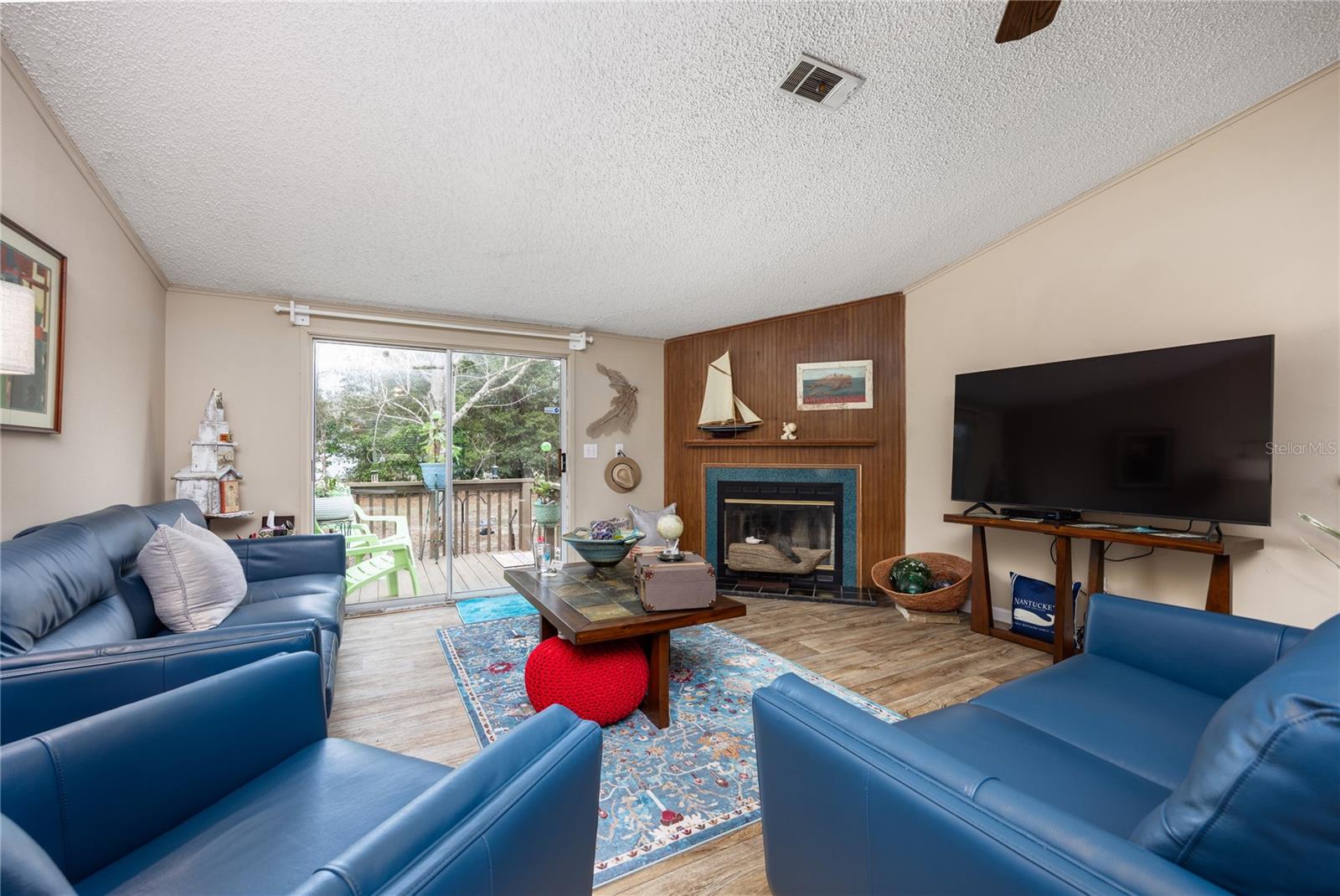 128 SW NANTUCKETT PL