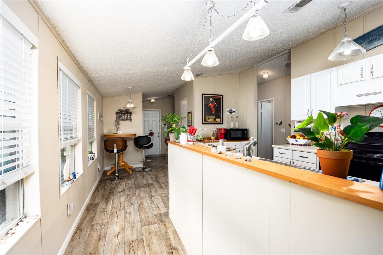 128 SW NANTUCKETT PL