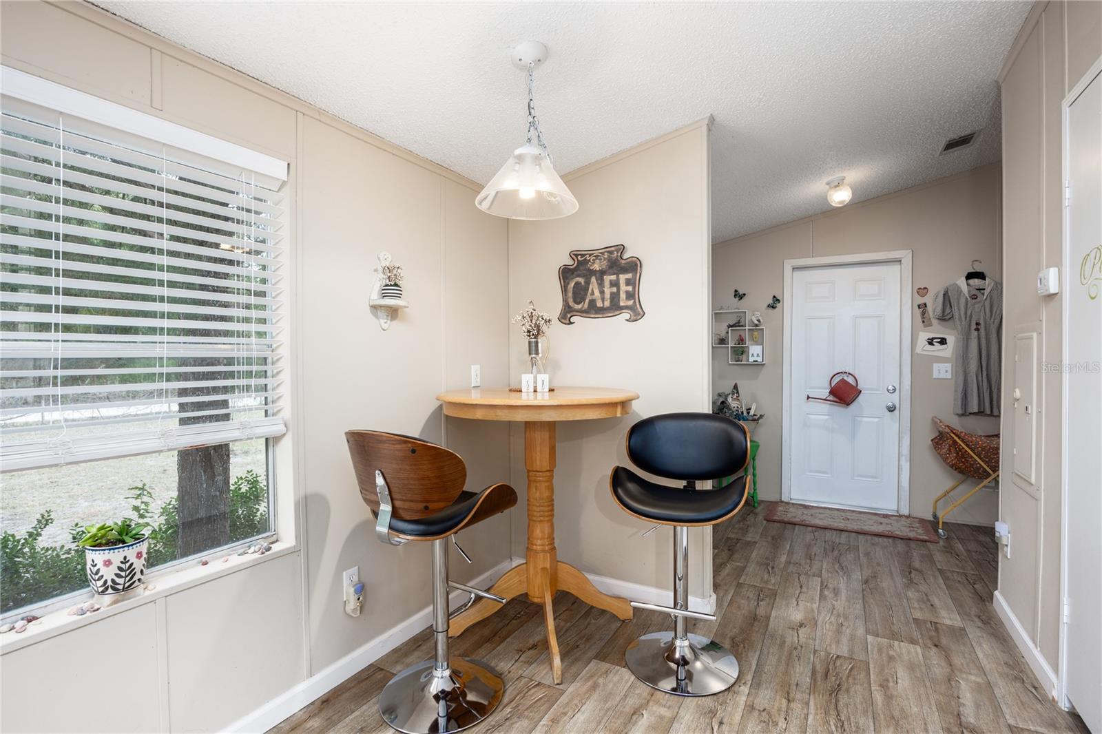 128 SW NANTUCKETT PL