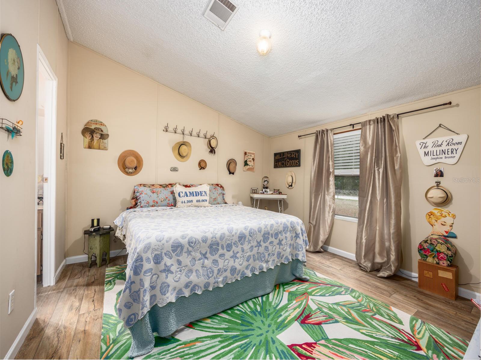 128 SW NANTUCKETT PL