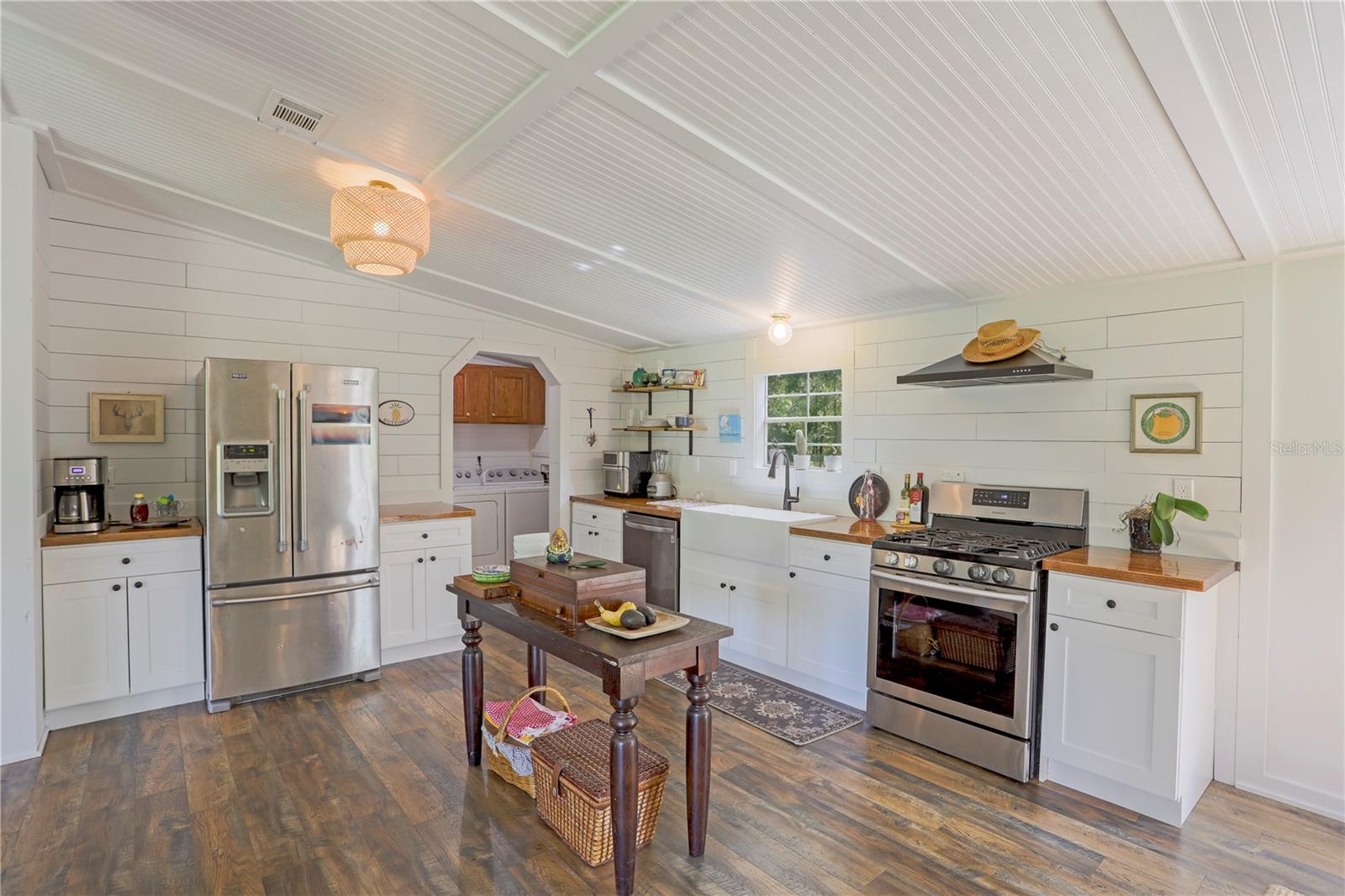 397 SW CANTALOUPE AVE