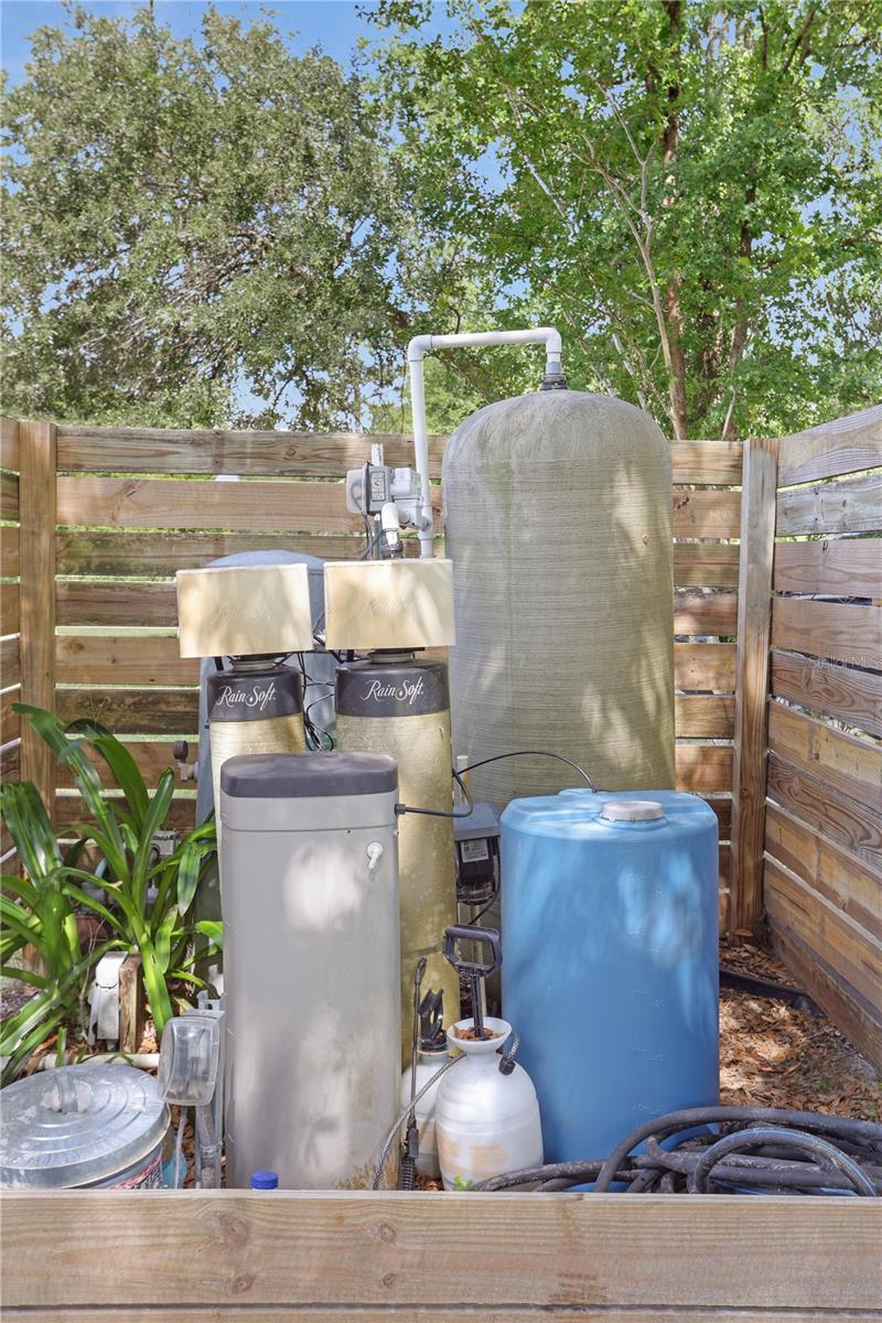 397 SW CANTALOUPE AVE