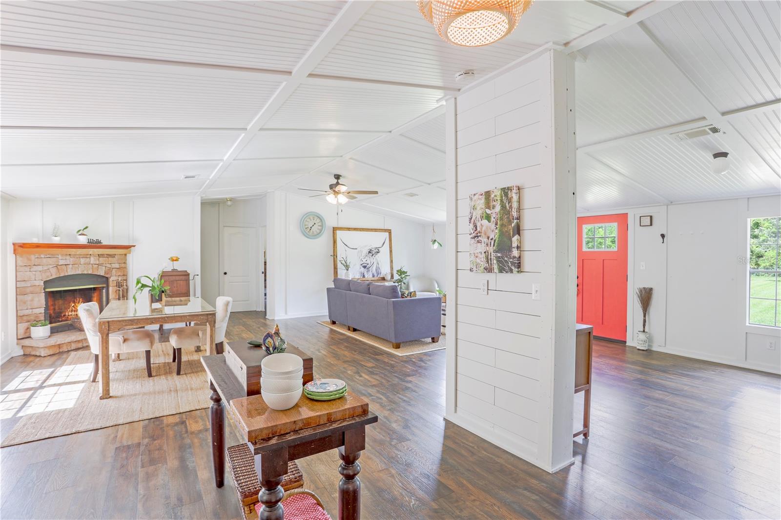 397 SW CANTALOUPE AVE