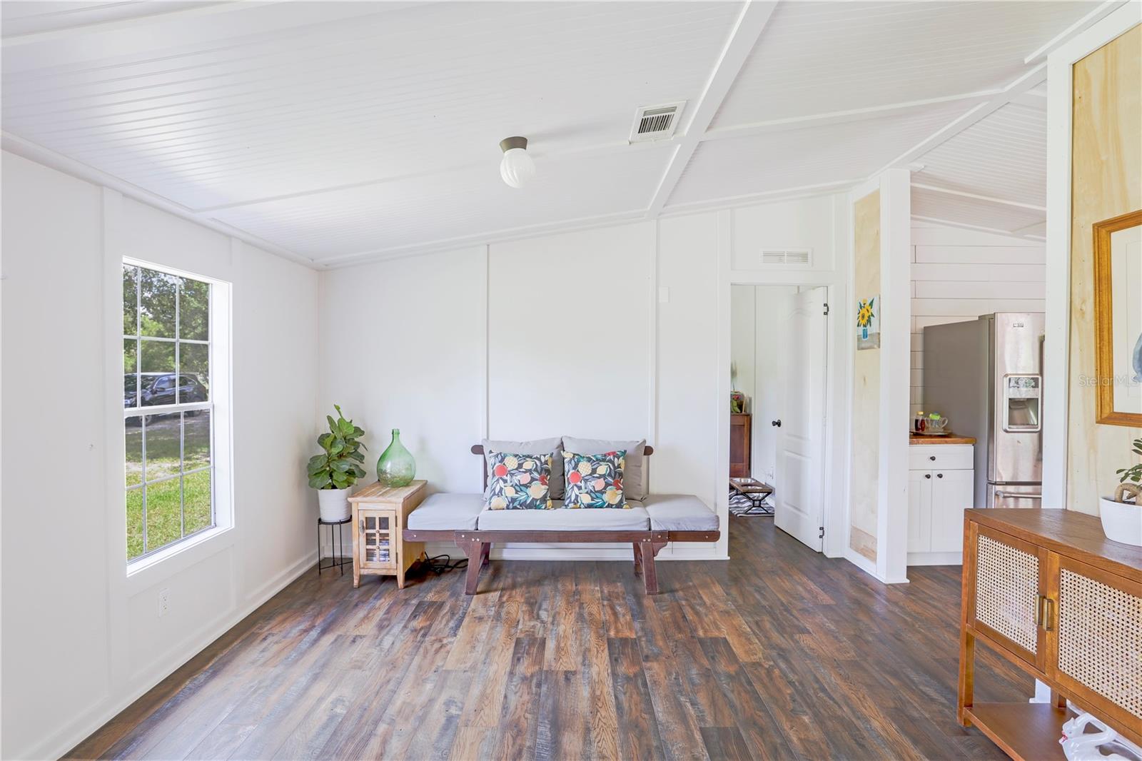 397 SW CANTALOUPE AVE