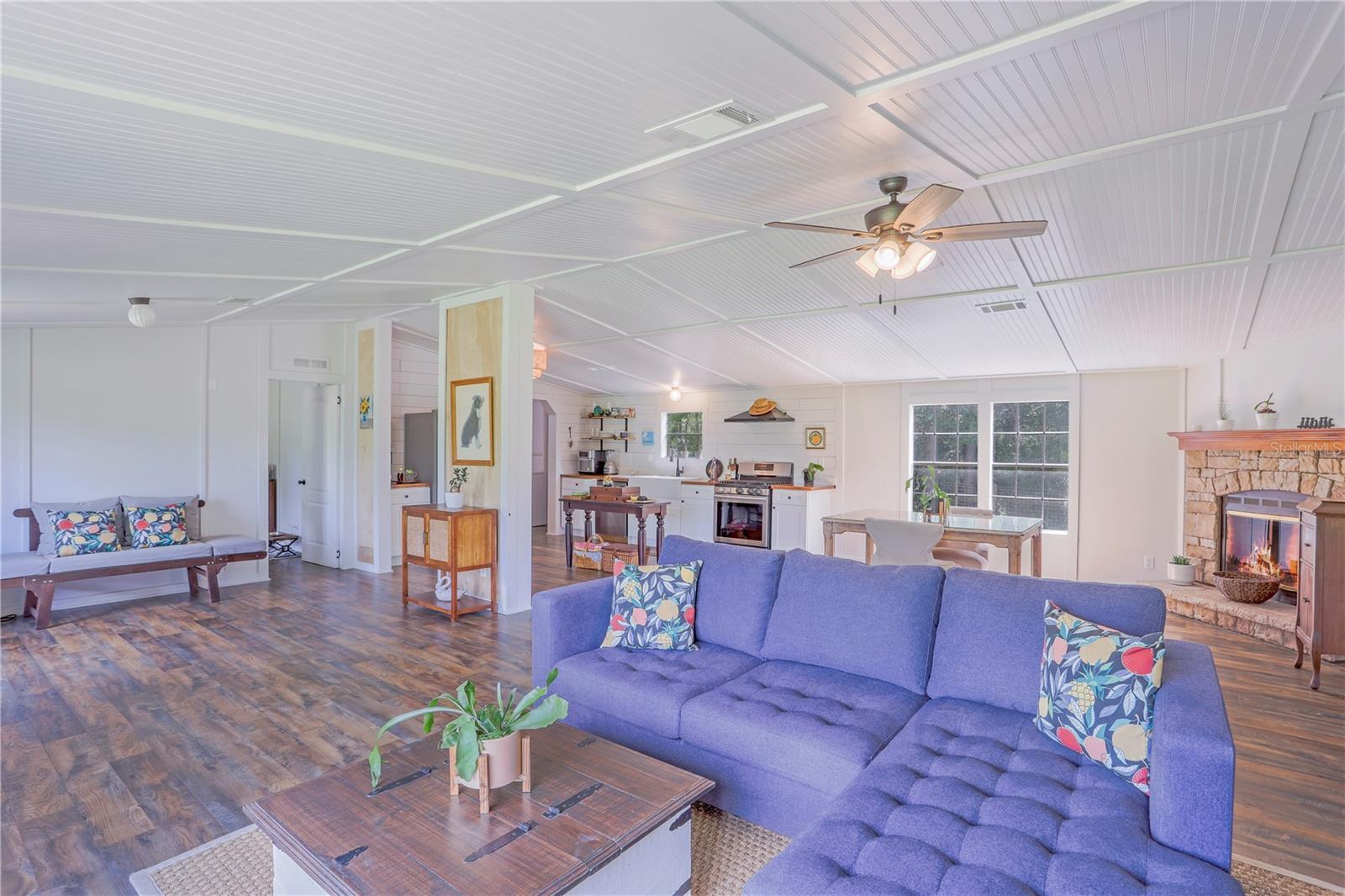 397 SW CANTALOUPE AVE