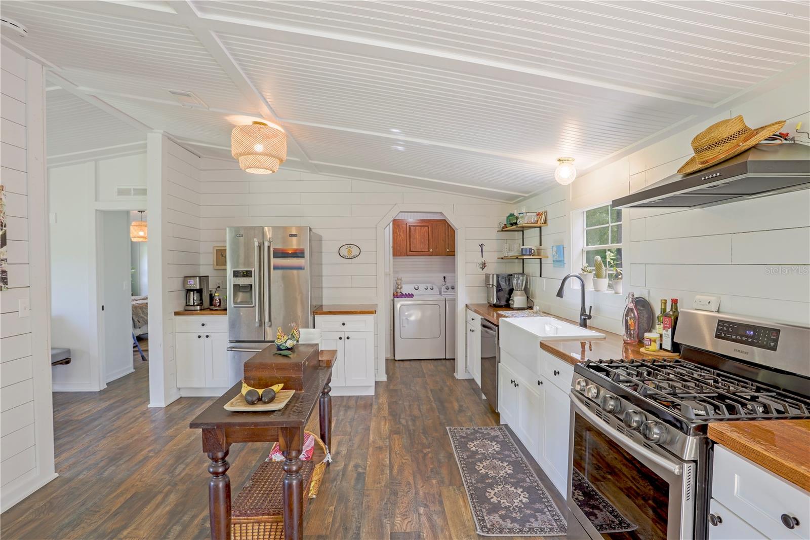 397 SW CANTALOUPE AVE