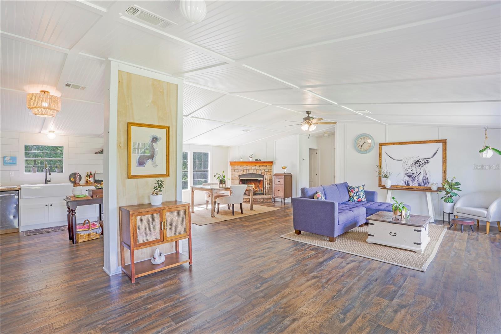 397 SW CANTALOUPE AVE