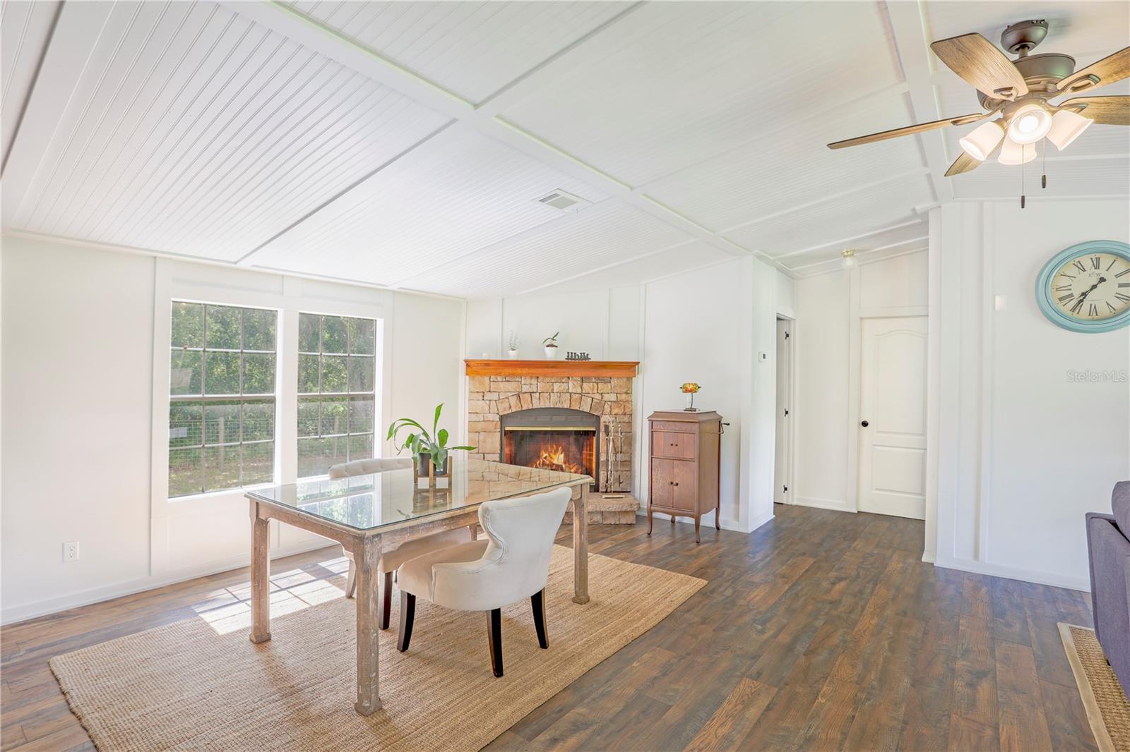 397 SW CANTALOUPE AVE