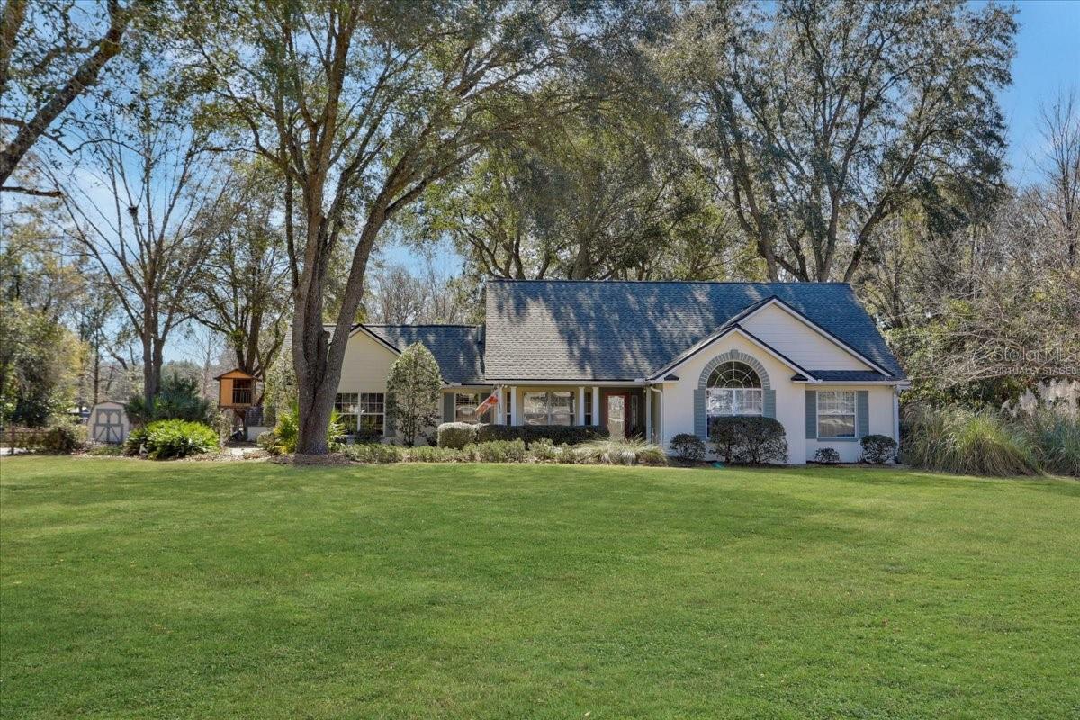 422 SW MAGNOLIA LN