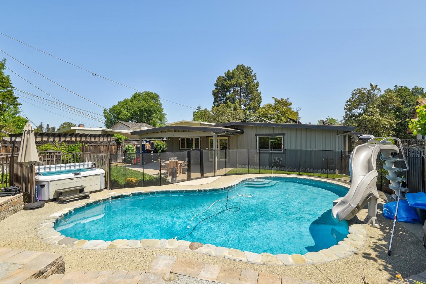 1249 Lime DR
