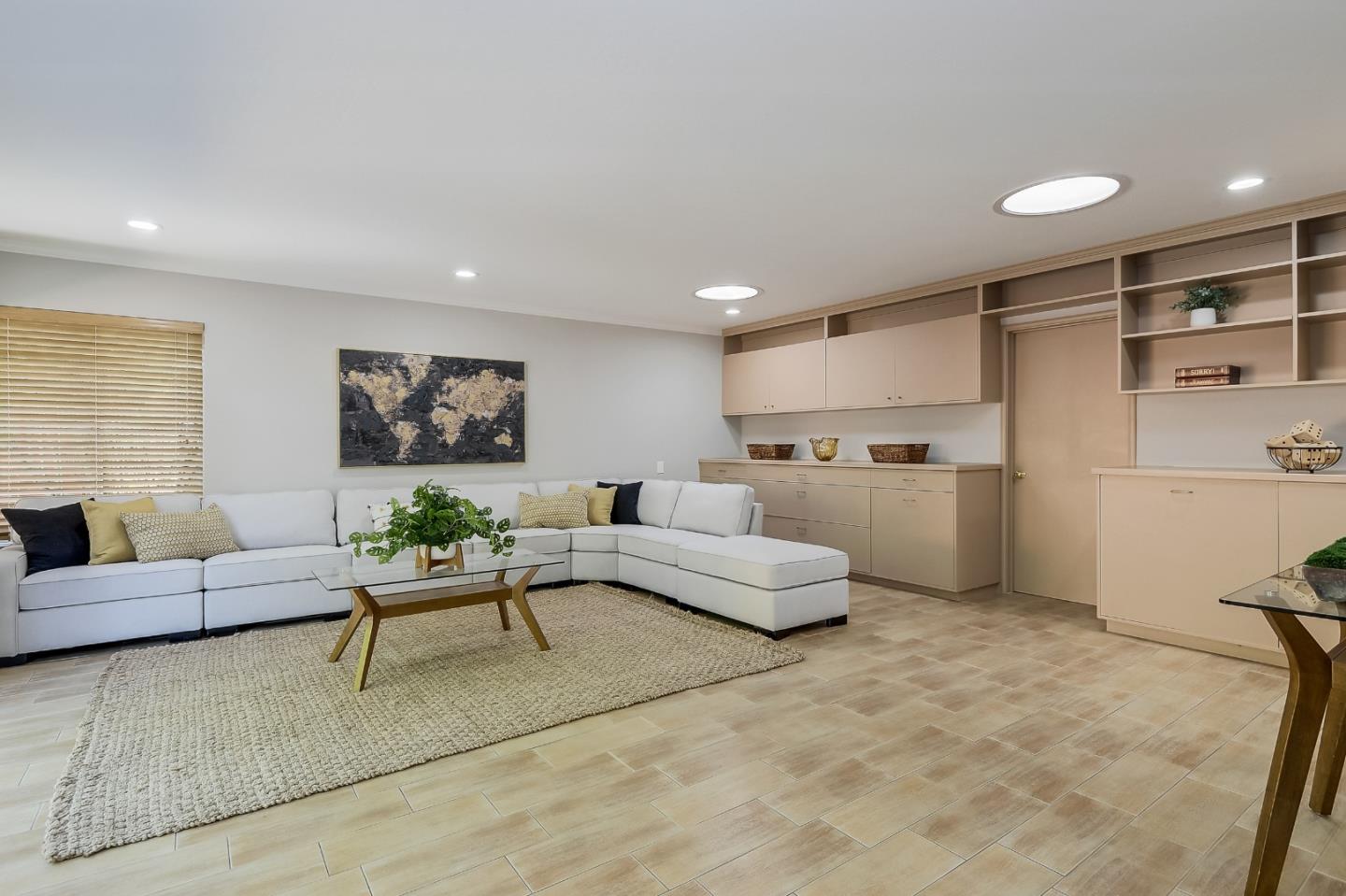 1409 Ravenswood DR