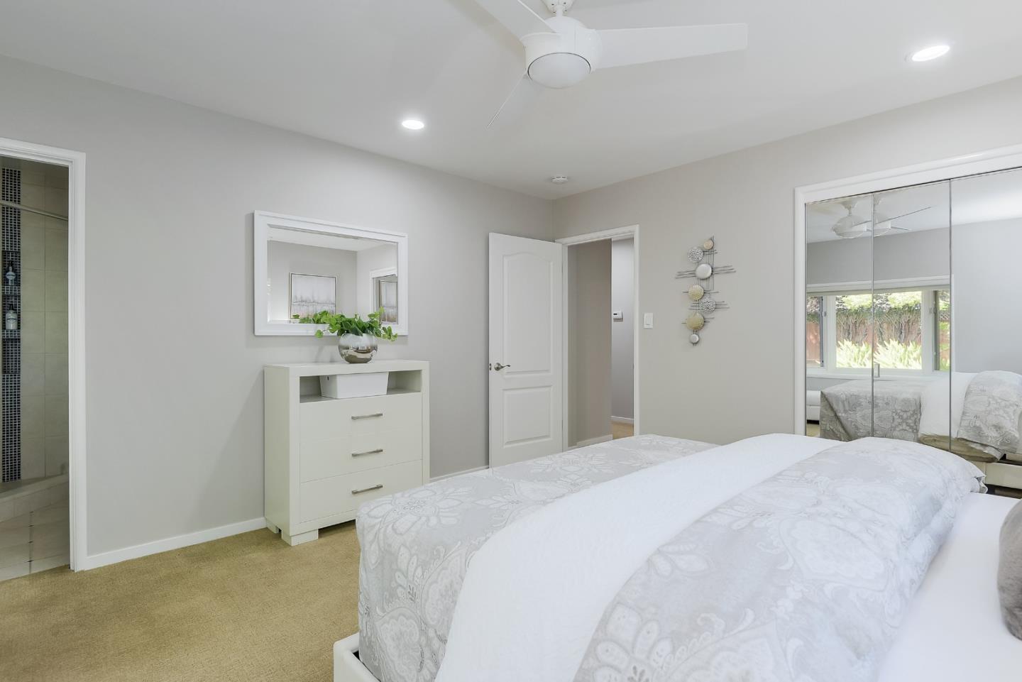 1409 Ravenswood DR