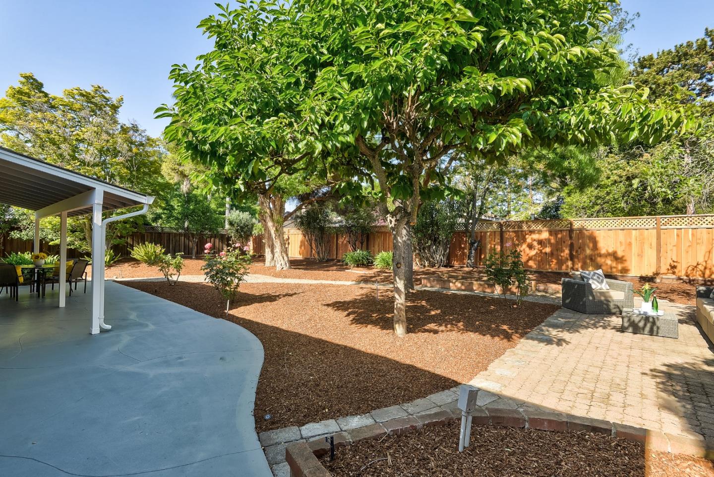 1409 Ravenswood DR