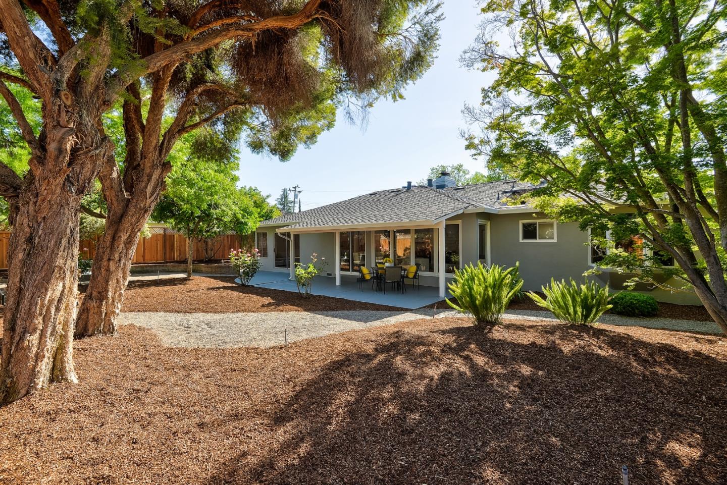 1409 Ravenswood DR