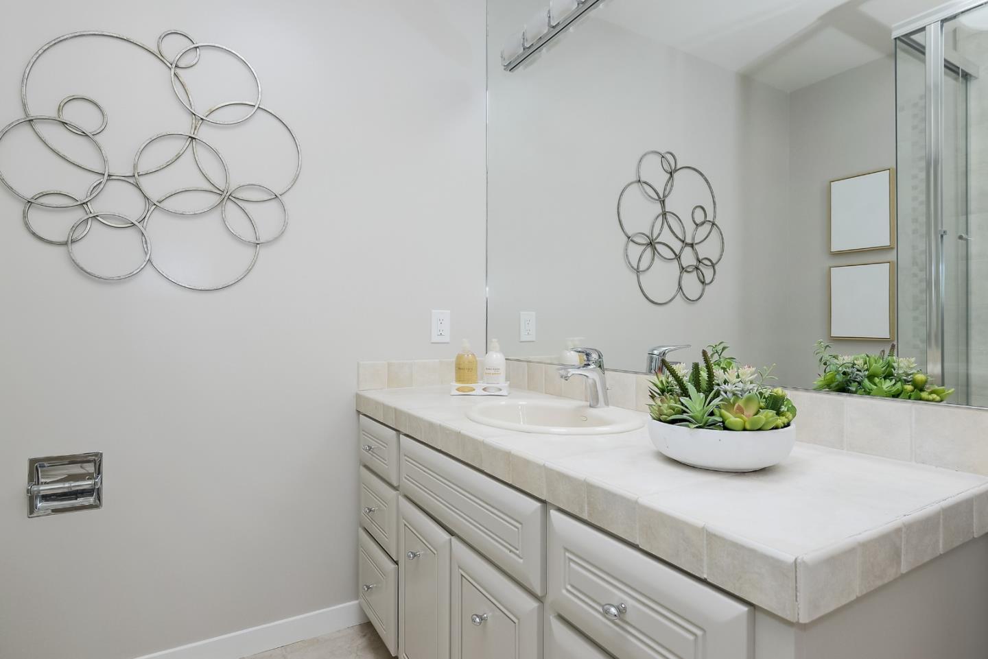 1409 Ravenswood DR