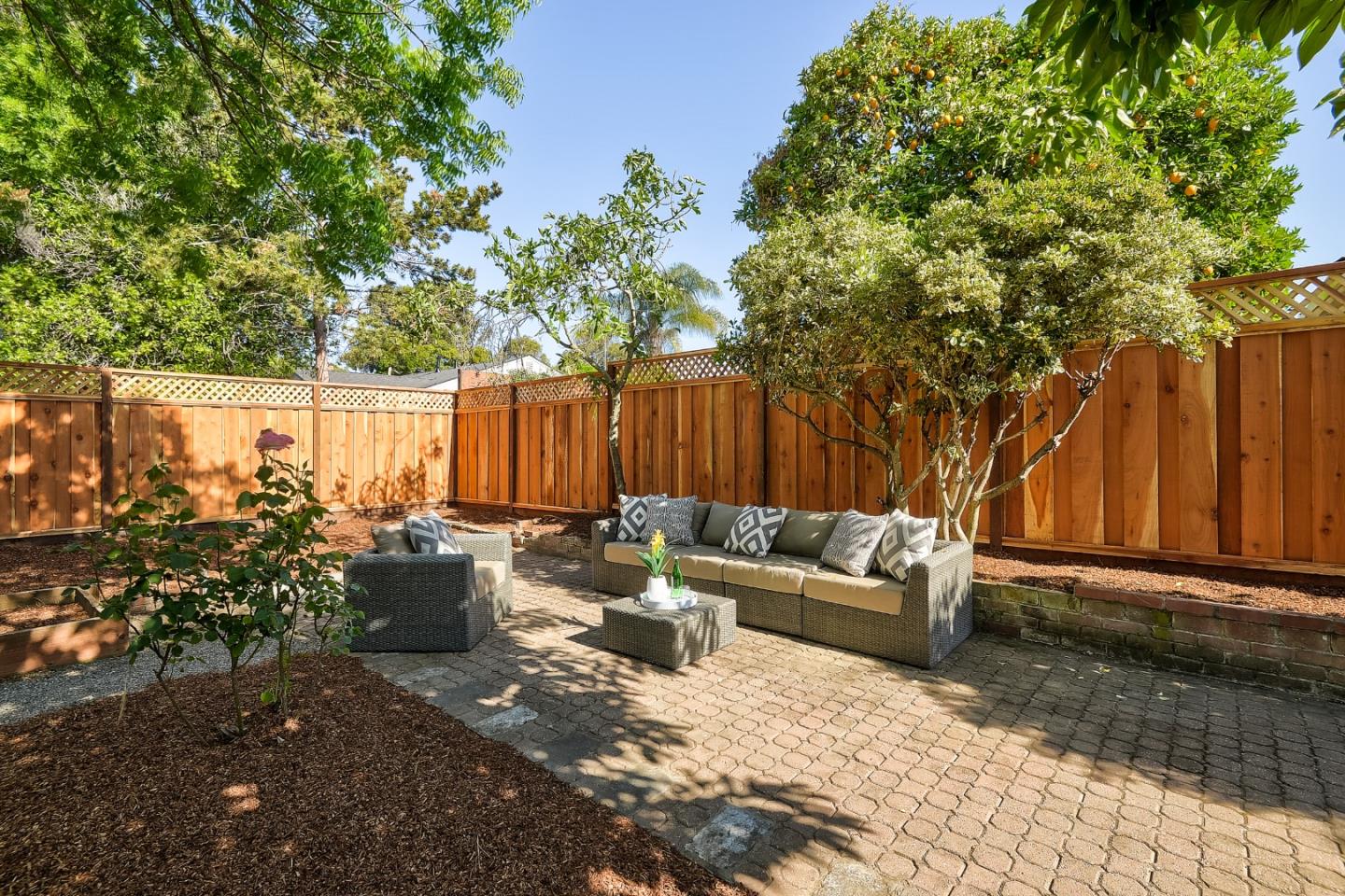 1409 Ravenswood DR