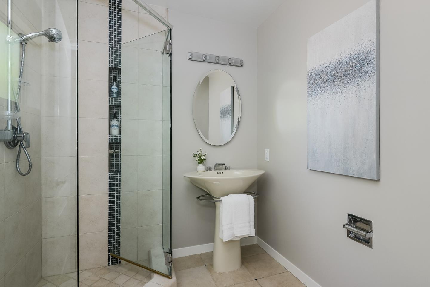 1409 Ravenswood DR