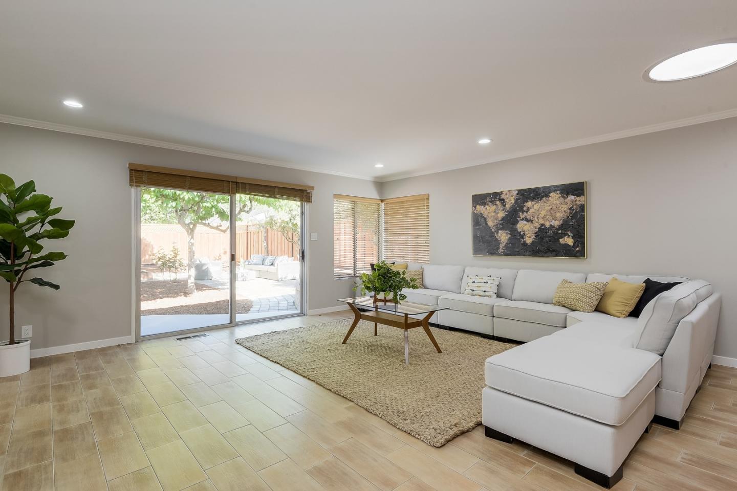 1409 Ravenswood DR