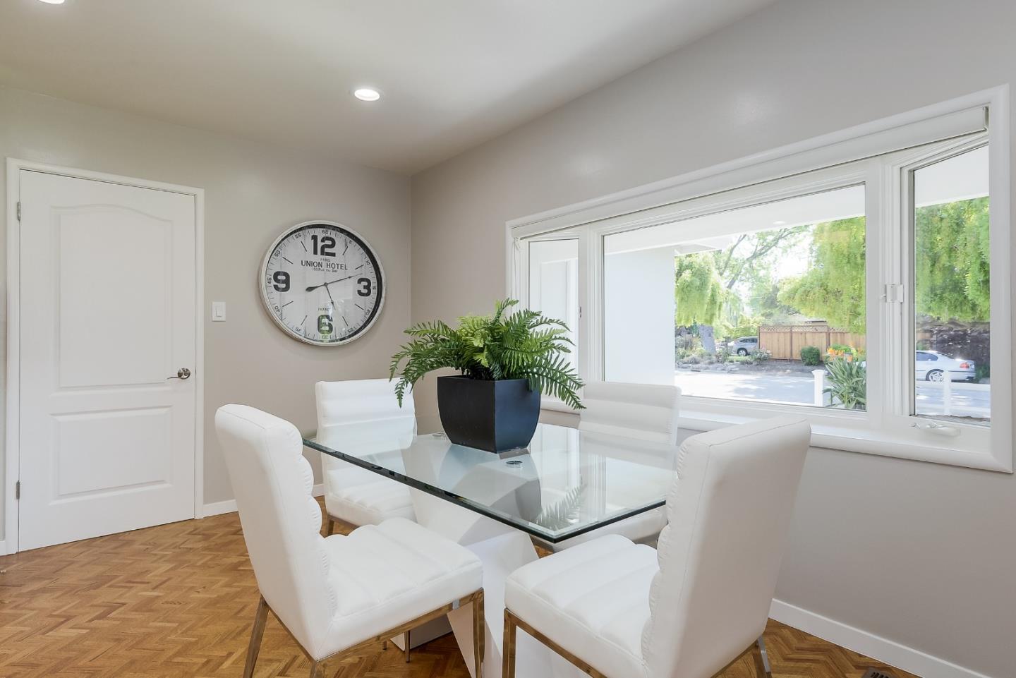 1409 Ravenswood DR