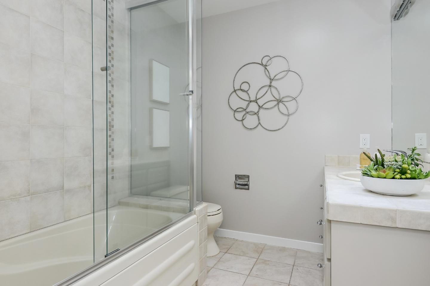 1409 Ravenswood DR