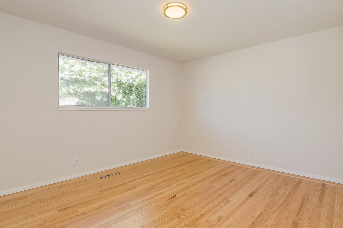 1431 Wright AVE
