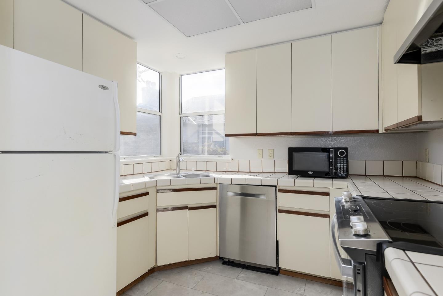 75 Hobson ST 1B
