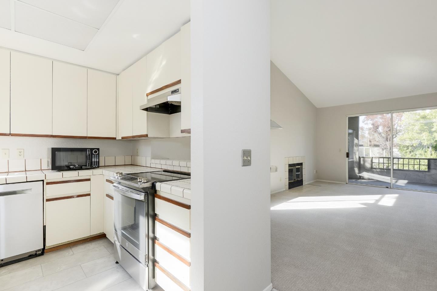 75 Hobson ST 1B