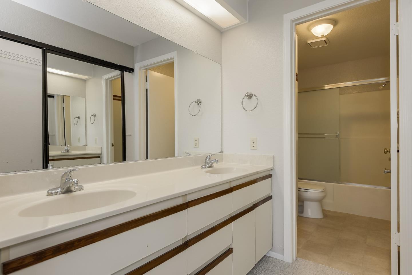 75 Hobson ST 1B