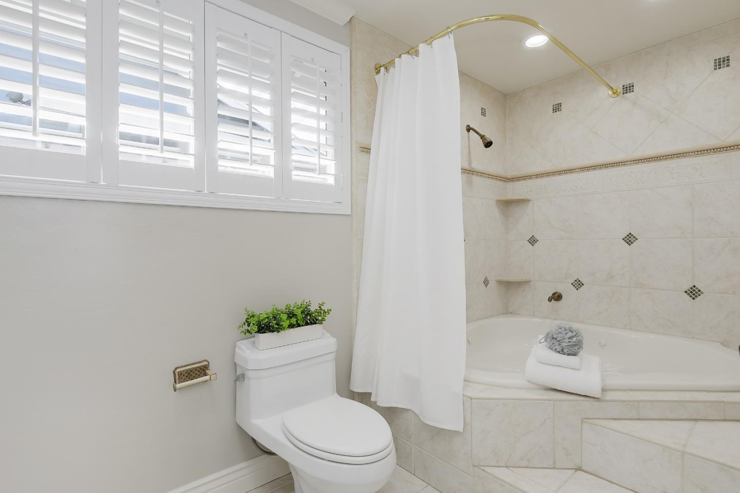 1359 Bobolink CIR
