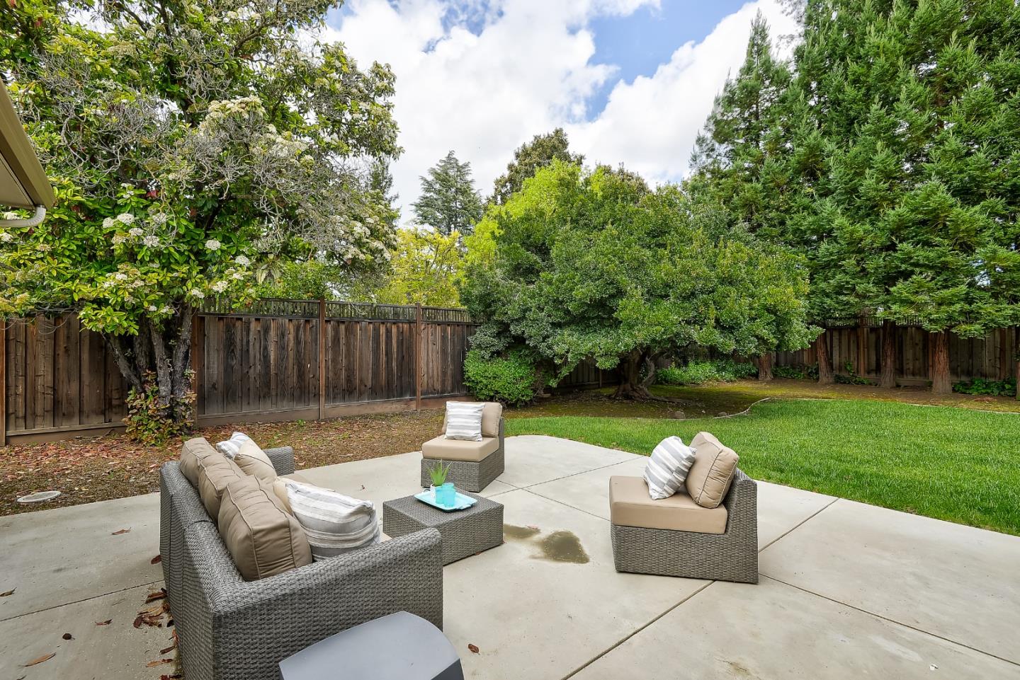 1053 Echo DR