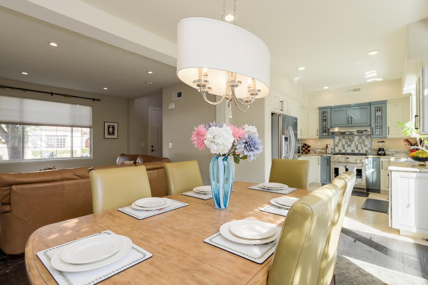 516 Villa Centre WAY