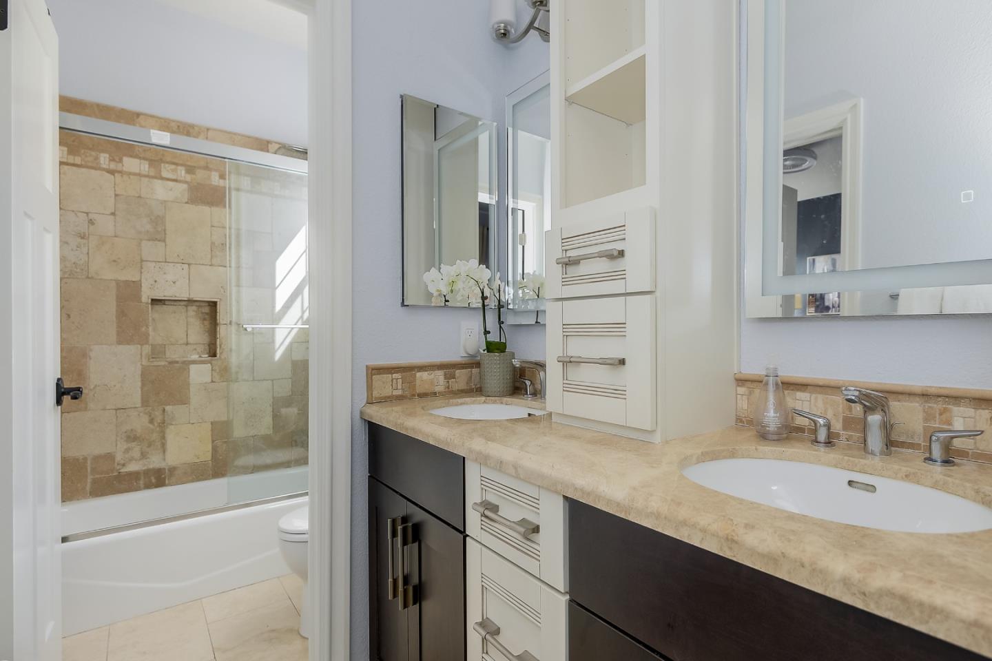 516 Villa Centre WAY