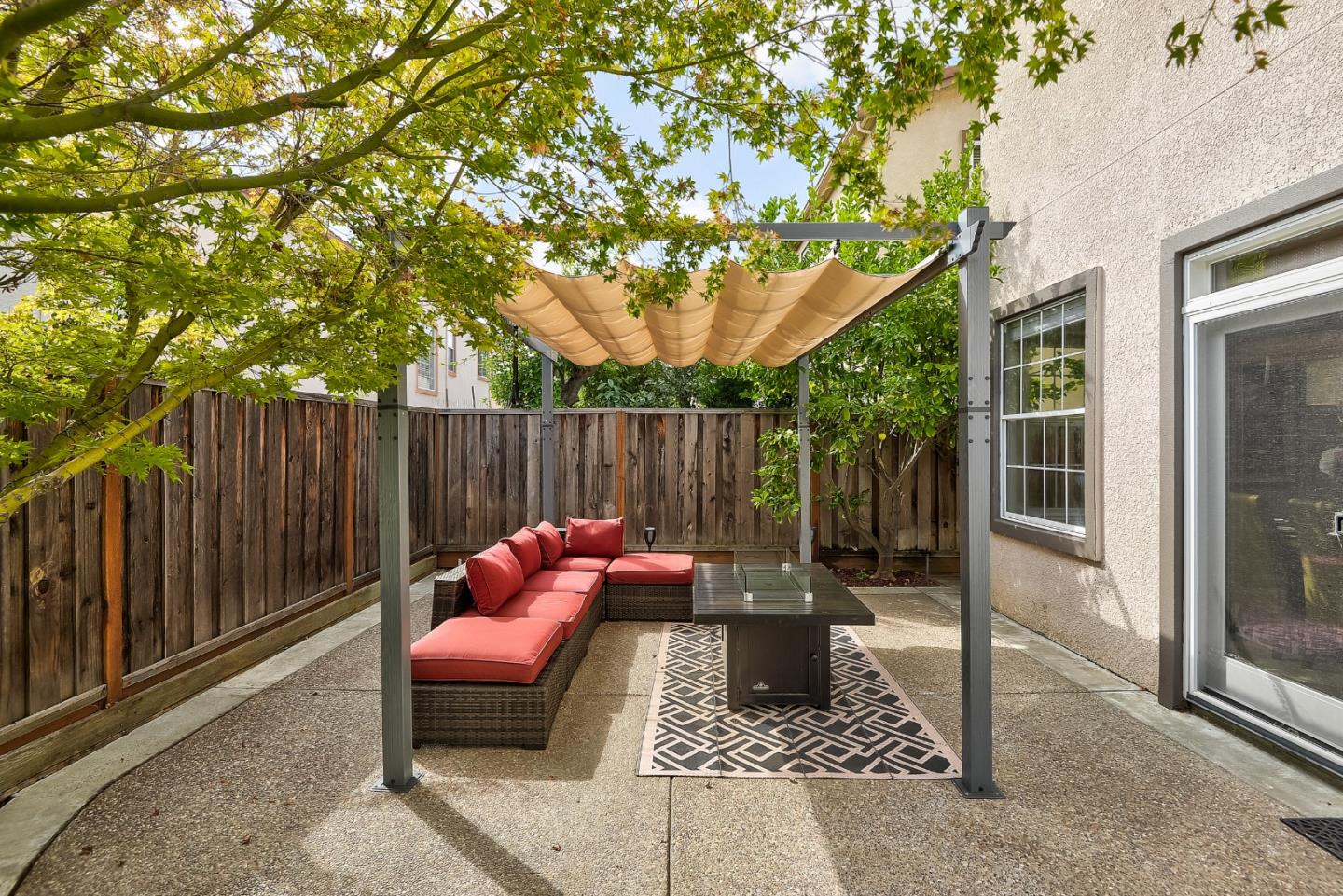 516 Villa Centre WAY