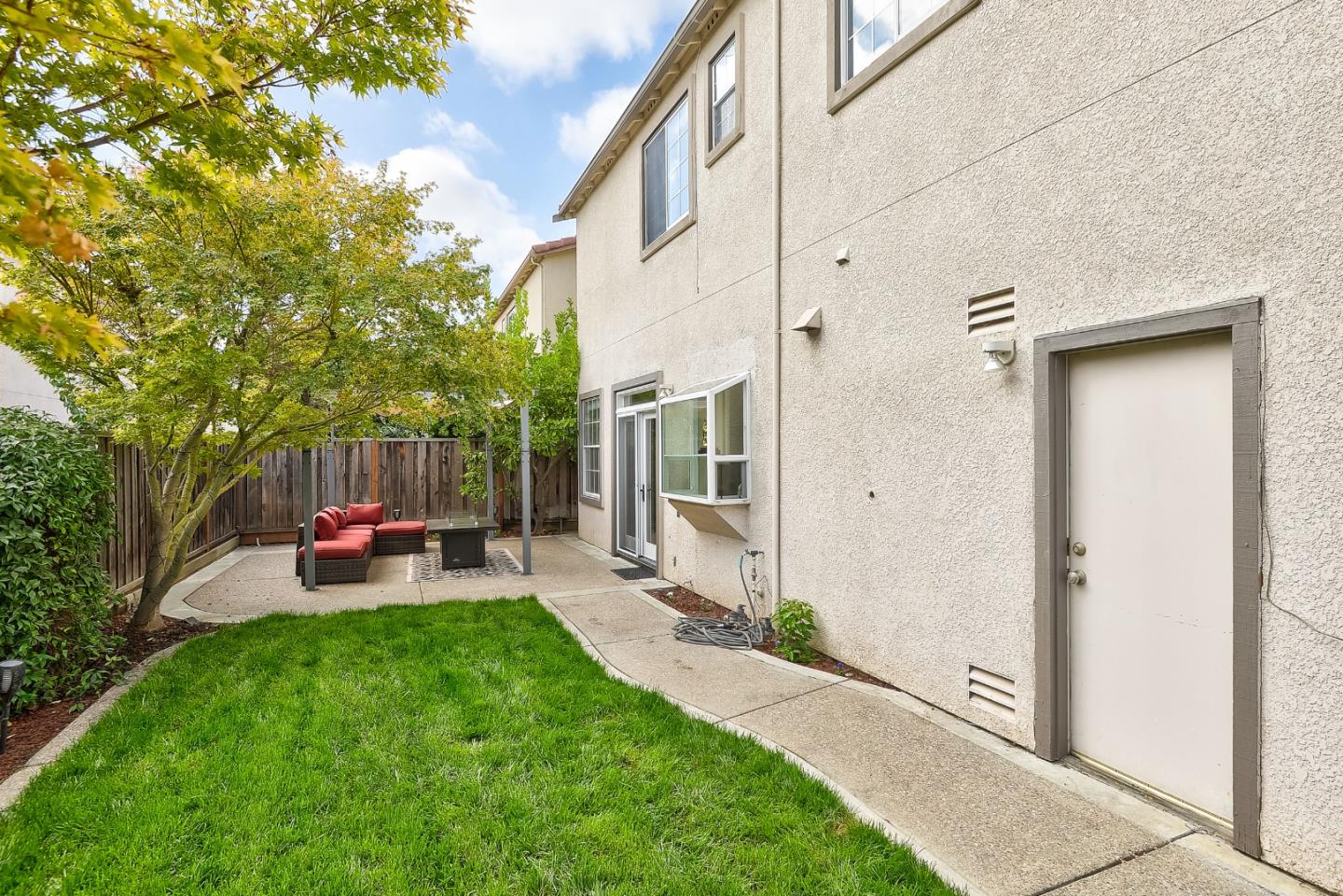 516 Villa Centre WAY