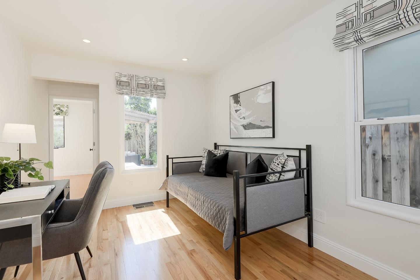 1866 Clifford ST